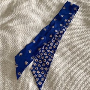Madewell silk daisy print scarf. Never worn.